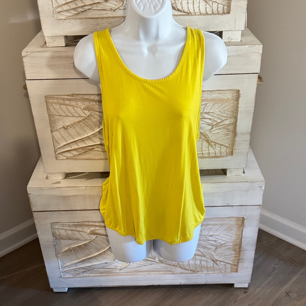 HALARA Cut Out Asymmetric Hem Tank Top. Size XL. EUC